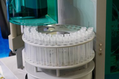 Kimya. Petrol ve petrol ürünlerinin laboratuvar analizi. Laboratuvar reaktörleri. Kimya endüstrisi. Laboratuvar ekipmanları. Kızılötesi mineralizör. Analiz için örnekler. Otomatik ayrıştırma testi. Cam laboratuvar reaktörü.