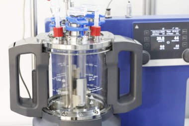 Kimya. Petrol ve petrol ürünlerinin laboratuvar analizi. Laboratuvar reaktörleri. Kimya endüstrisi. Laboratuvar ekipmanları. Kızılötesi mineralizör. Analiz için örnekler. Otomatik ayrıştırma testi. Cam laboratuvar reaktörü.