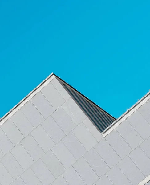 Абстрактная Архитектурная Форма Пирамидальной Формы Серый Голубой Цвета — стоковое фото