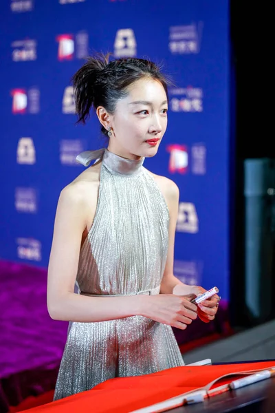 2020年10月17日 中国の女優周東友が北京映画学院創立70周年記念式典に出席 — ストック写真