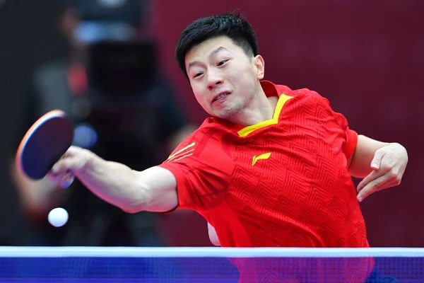 Китайский Игрок Настольный Теннис Лонг Выступает Против Китайского Игрока Настольный — стоковое фото