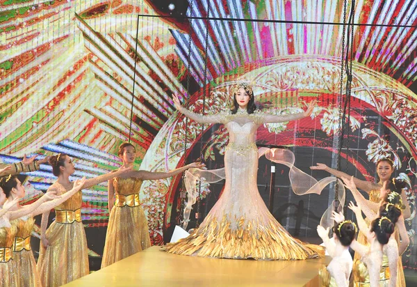 Kínai Énekes Táncos Színésznő Modell Televíziós Műsorvezető Victoria Song Részt — Stock Fotó