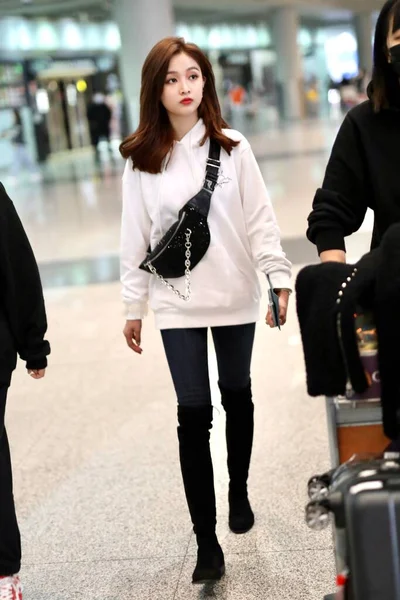 Xuanyi Chinese Singer Shows Airport Late Night She Finished Filming — Stock Photo, Image