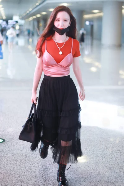 Actriz Productora China Alina Zhang Llega Aeropuerto Beijing Antes Salida —  Fotos de Stock