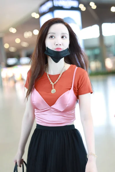 Chińska Aktorka Producent Alina Zhang Przybywa Lotnisko Pekinie Przed Odlotem — Zdjęcie stockowe
