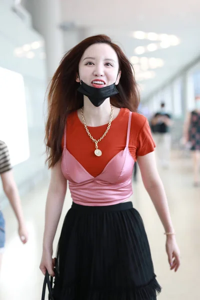 Kinesisk Skådespelerska Och Producent Alina Zhang Anländer Till Pekings Flygplats — Stockfoto