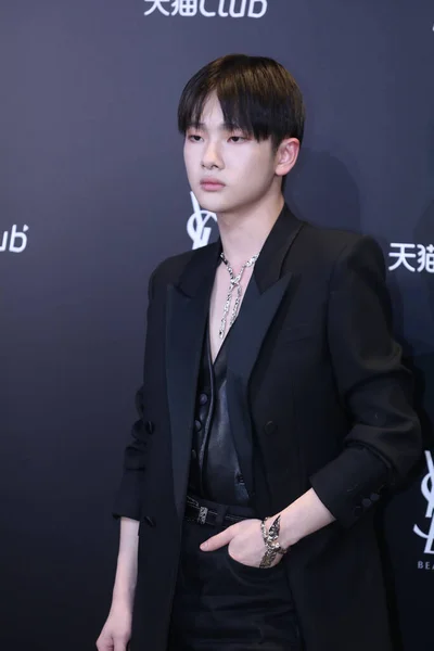 Der Chinesische Rapper Sänger Songwriter Und Tänzer Zhou Zhennan Zeigt — Stockfoto