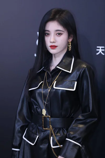 Κινέζος Τραγουδιστής Χορευτής Και Ηθοποιός Jingyi Εμφανίζεται Μαύρο Φόρεμα Και — Φωτογραφία Αρχείου