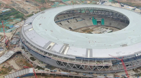 中国南西部の四川省 8月2020の建設中の2021夏のユニバーシアードのメインスタジアムとなる4万人収容のスタジアムの空中ビュー — ストック写真