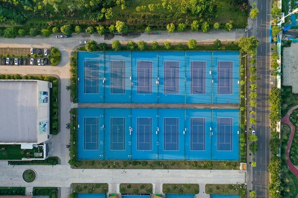 位于河南省郑州市的中原市网球训练基地管理中心是郑州网球公开赛的永久举办地 是中国职业女子网球运动员在室外硬场比赛的举办地 — 图库照片