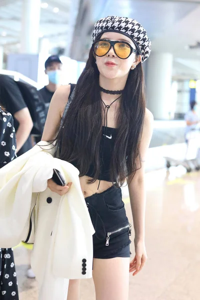 가수이자 배우인 플로라다 2020 베이징을 출발하기 베이징 공항에 — 스톡 사진