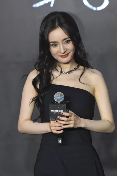 中国女演员 歌手杨米参加了2020年10月22日在上海举行的时尚活动 — 图库照片