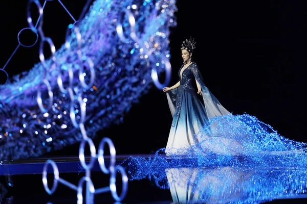 Actriz Cantante Modelo China Zhang Xinyu Asiste Desfile Moda Legend — Foto de Stock