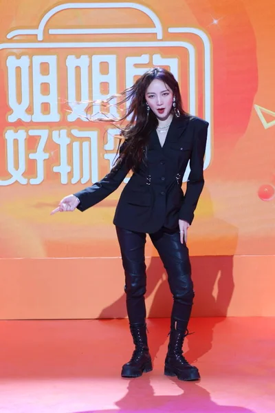 中国の歌手で女優の孟嘉は 単に甲として知られており 10月2020での活動に出席します — ストック写真