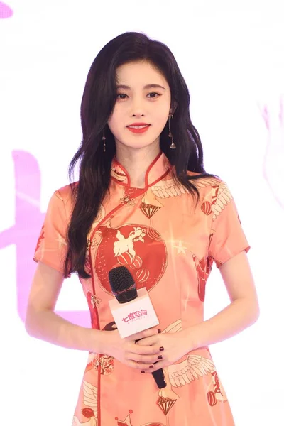 中国の歌手 ダンサー 女優のチュ ジンギが2020年11月2日に上海で開催されるプロモーションイベントに参加します — ストック写真