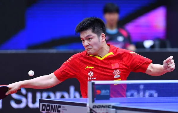 中国の卓球選手ファン チョンドンが2020年の準決勝で韓国の卓球選手チャン ウジンと対戦 Ittf 2020年11月15日山東省威海市で開催される男子ワールドカップ — ストック写真