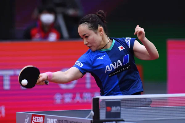 日本の卓球選手伊藤美馬選手がドイツの卓球選手ハン イン選手と対戦 Ittf 2020年11月10日 山東省威海市で開催されたIttfワールドカップの銅決勝で 伊藤美馬選手がドイツの卓球選手ハン イン選手と対戦しました — ストック写真