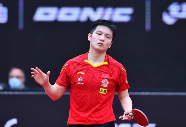 Joueur Tennis Table Chinois Fan Zhendong Affronte Joueur Sud Coréen — Photo
