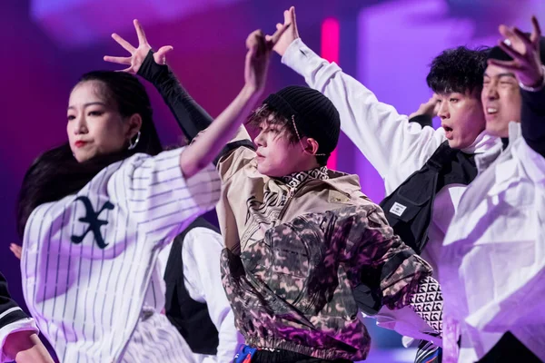 Cantor Dançarino Ator Chinês Jackson Yee Meio Canta Uma Música — Fotografia de Stock