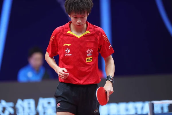 中国卓球選手林高源選手が日本卓球選手丹羽功起選手と対戦2020年11月20日 河南省鄭州市で開催された第8回Ittf決勝で男子日本卓球選手丹羽功起選手と対戦 — ストック写真