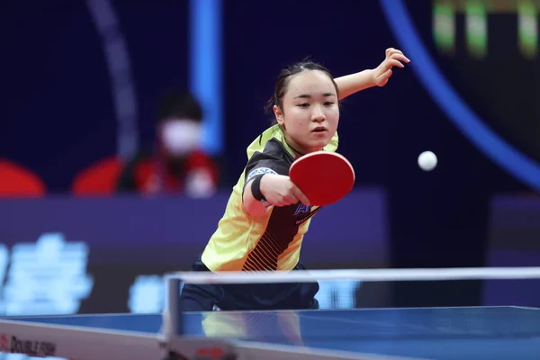 2020年11月20日 在中国河南省郑州市举行的2020年Ittf女子八强决赛中 日本乒乓球选手三岛一郎与台湾乒乓球选手斗海金的比赛 — 图库照片