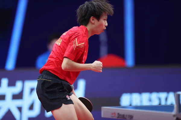 中国卓球選手林高源選手が日本卓球選手丹羽功起選手と対戦2020年11月20日 河南省鄭州市で開催された第8回Ittf決勝で男子日本卓球選手丹羽功起選手と対戦 — ストック写真