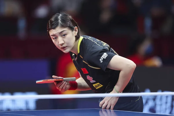 中国の卓球選手陳孟は 中国の卓球選手王万葉と対戦し 2020年11月22日 河南省鄭州市で開催されたIttfファイナルの女子決勝に出場した — ストック写真