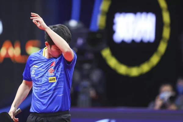 Jogador Tênis Mesa Chinês Zhendong Joga Contra Jogador Tênis Mesa — Fotografia de Stock