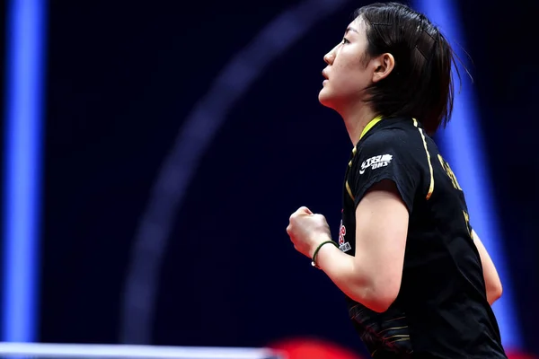 中国乒乓球运动员陈孟于2020年11月22日在河南省郑州市参加了中国乒乓球选手王曼玉的女子决赛 — 图库照片