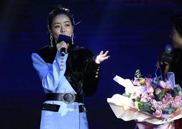 Cantante Cinese Angela Youqi Canta Una Canzone Teatro Yichang Yichang — Foto Stock