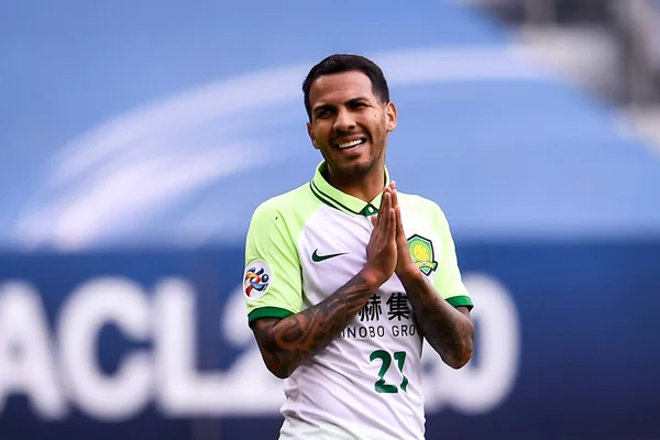 Den Spanske Fotbollsspelaren Jonathan Viera Från Beijing Sinobo Guoan Firar — Stockfoto