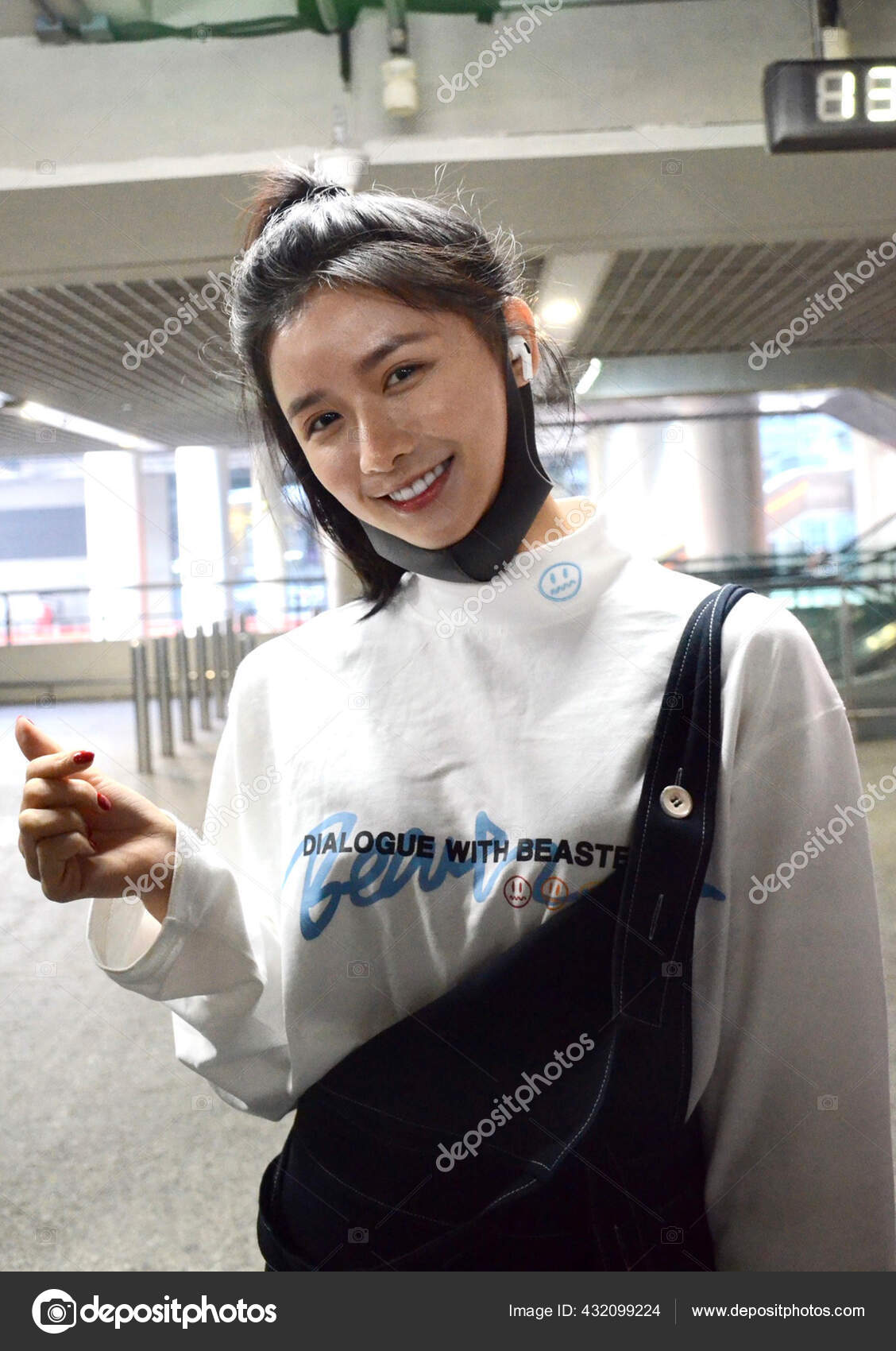 Malaysian Influencer Singer Joey Chua Arrives Airport Shanghai China