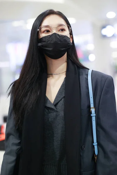 Cantante Ídolo China Liu Lingzi Aparece Negro Aeropuerto Durante Camino — Foto de Stock