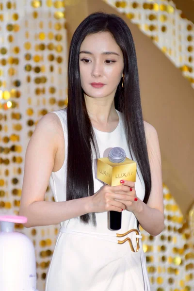 中国女演员 歌手杨米参加了2020年10月20日在中国上海举行的品牌推广活动 — 图库照片