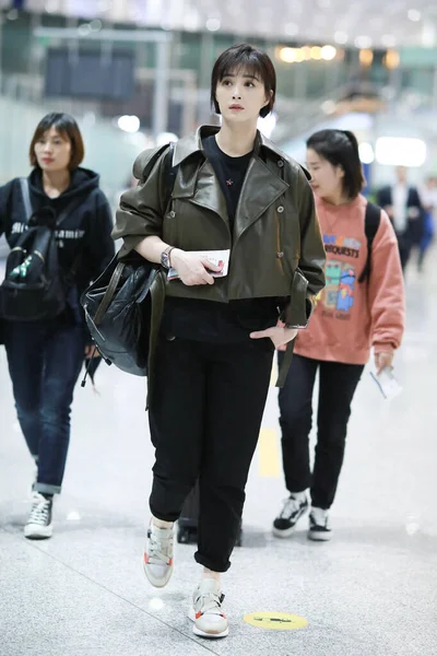 2019年10月16日 中国女演员江新在中国北京的一个机场露面 她的英文名字也是 Rulu Jiang — 图库照片