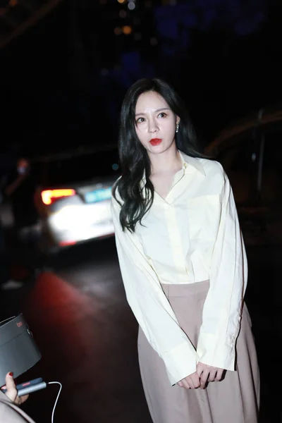 Chińska Aktorka Gospodarz Piosenkarka Modelka Shen Mengchen Jest Widziana Ulicy — Zdjęcie stockowe