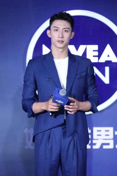 Aktor Dan Model Tiongkok Johnny Huang Menghadiri Aktivitas Komersial Nivea — Stok Foto