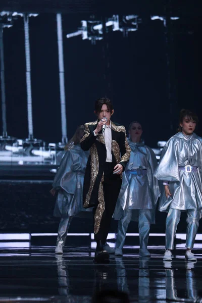 Chinese Singer Dancer Actor Jackson Yee Middle Sings Song 2020 — Stock Photo, Image