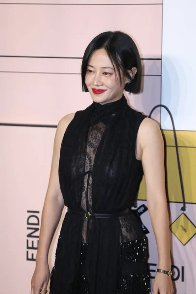 Китайская Актриса Телевидения Кино Тан Чжо Обозначает Роскошный Бренд Fendi — стоковое фото