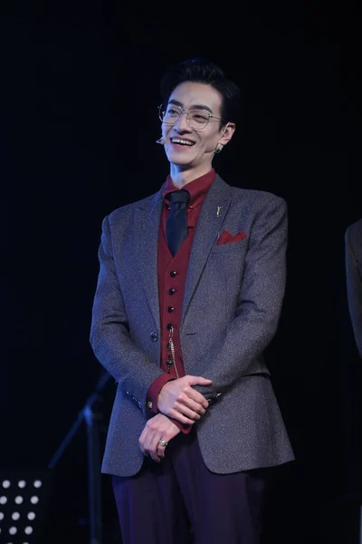 中国のミュージカル俳優であり歌手でもある鄭雲龍は 2020年11月18日に上海で行われる商業イベントに参加します — ストック写真