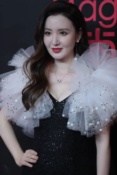 中国人女優の張孟 アリーナ チャン 2020年12月2日に上海で開催されるコスモファッションイベントに参加します — ストック写真