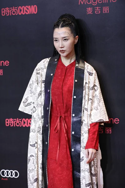 Kinesiska Sångerskan Aduo Deltar Cosmo Fashion Event Shanghai Kina December — Stockfoto