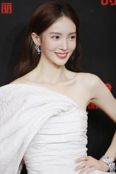 中国の女優ジン チェン 別名ジーナ 2020年12月2日に上海で開催されるコスモファッションイベントに参加します — ストック写真