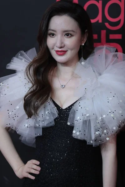 中国人女優の張孟 アリーナ チャン 2020年12月2日に上海で開催されるコスモファッションイベントに参加します — ストック写真