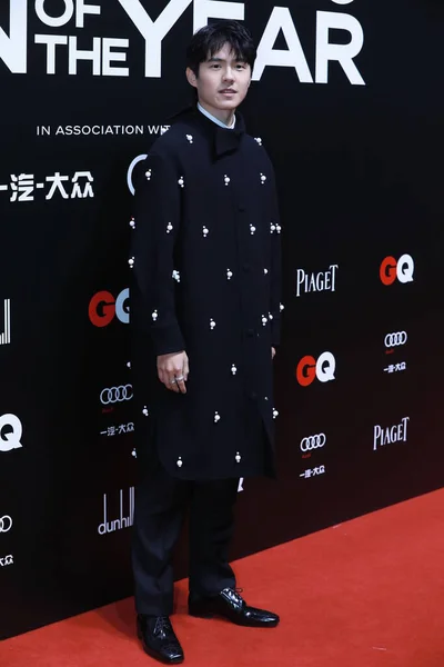 在2020年12月4日于中国上海举行的 2020年度Gq男士 红地毯上 中国男演员刘浩然身着黑色衣服亮相 — 图库照片