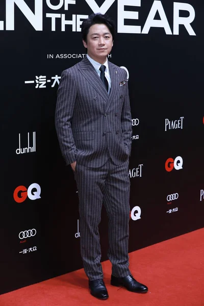 中国演员潘宇明身着灰色西装出现在2020年12月4日在中国上海举行的Gq男子年会上的红地毯上 — 图库照片