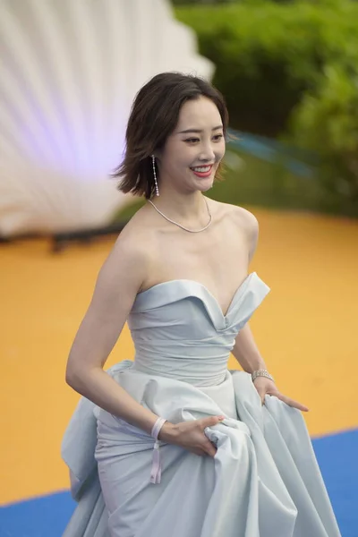 中国の女優李春第三海南島国際映画祭 三亜市 南中国海南省 2020年12月5日のレッドカーペット中に白いドレスに現れる — ストック写真