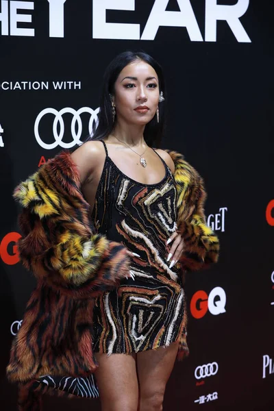 Китайська Співачка Актриса Джіке Джуні Являється Костюмі Леопарда Демонструючи Свою — стокове фото