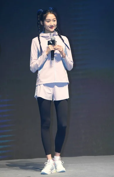 中国女演员关小通出席了2020年12月15日在中国北京举行的中国体育品牌安踏 Anta 促销活动 — 图库照片