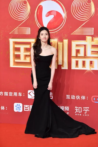 在2020年12月12日于中国北京举行的 中国电视连续剧 颁奖典礼上 中国女星姜淑英身着黑色礼服 展示了自己的美丽与优雅 — 图库照片